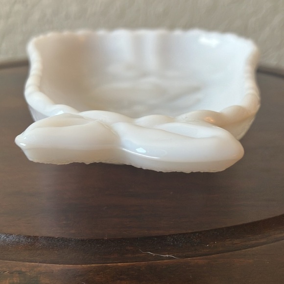 Hazel Atlas: Vintage Pear Shape Milk Glass Snack/ Fruit Dish- Plate- Home Decor - Picture 13 of 16